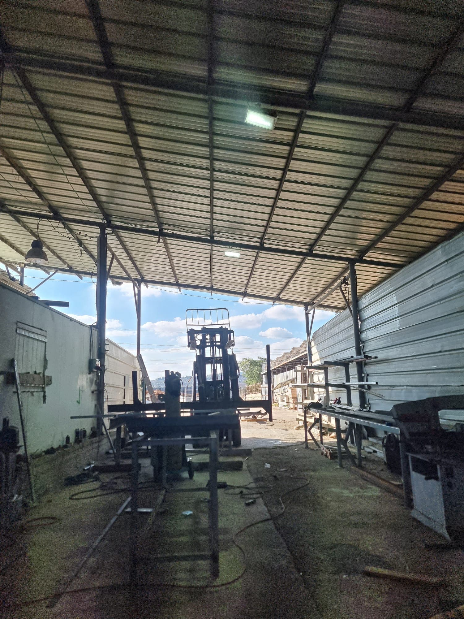 פרגולה או גג – עבודת מסגרות