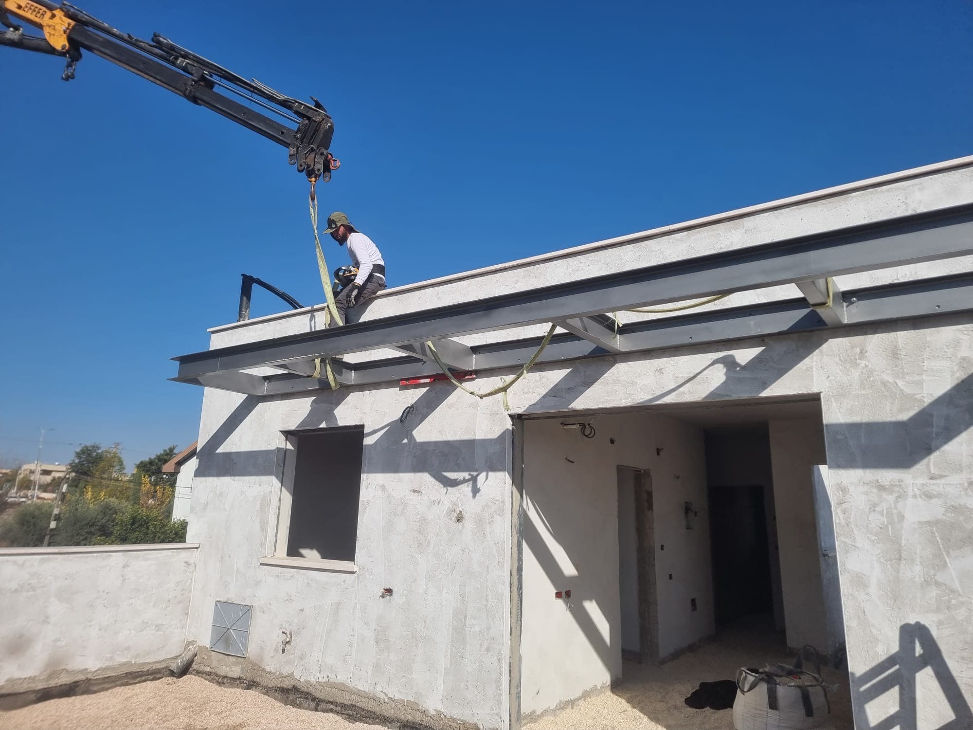 פרגולה או גג – עבודת מסגרות