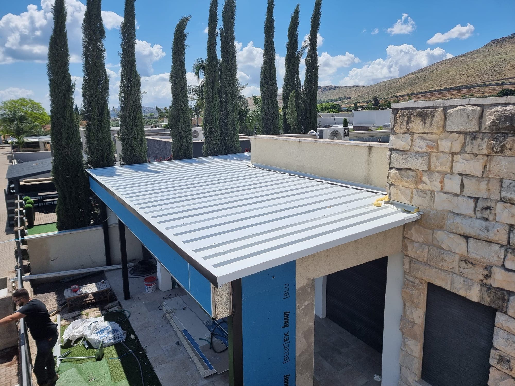 פרגולה או גג – עבודת מסגרות