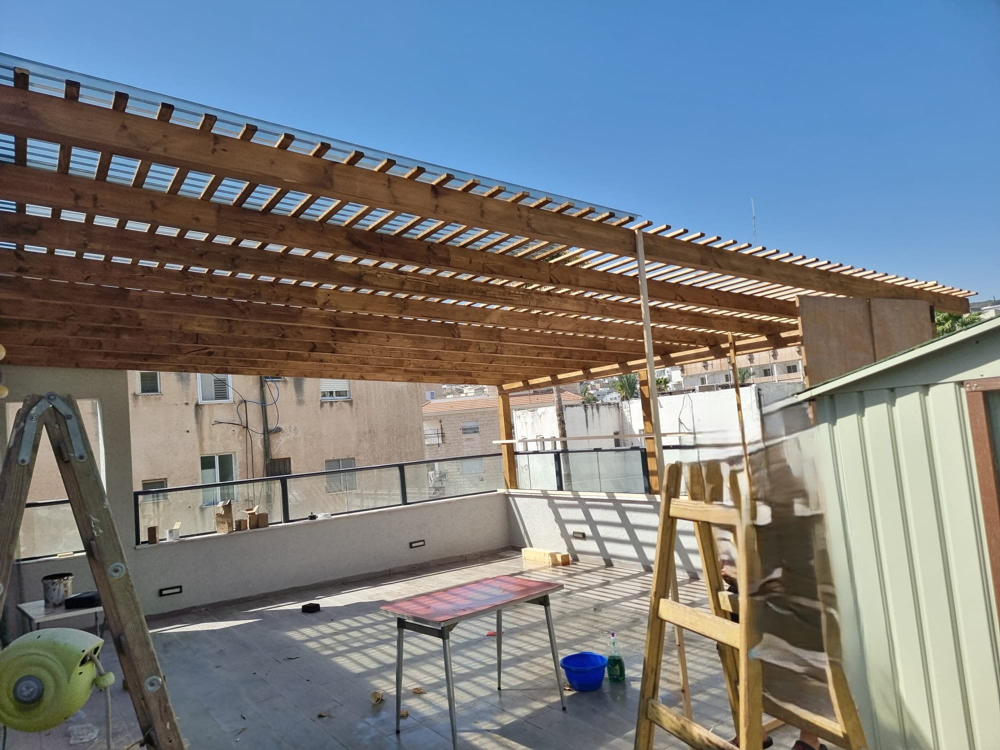 פרגולה או גג – עבודת מסגרות