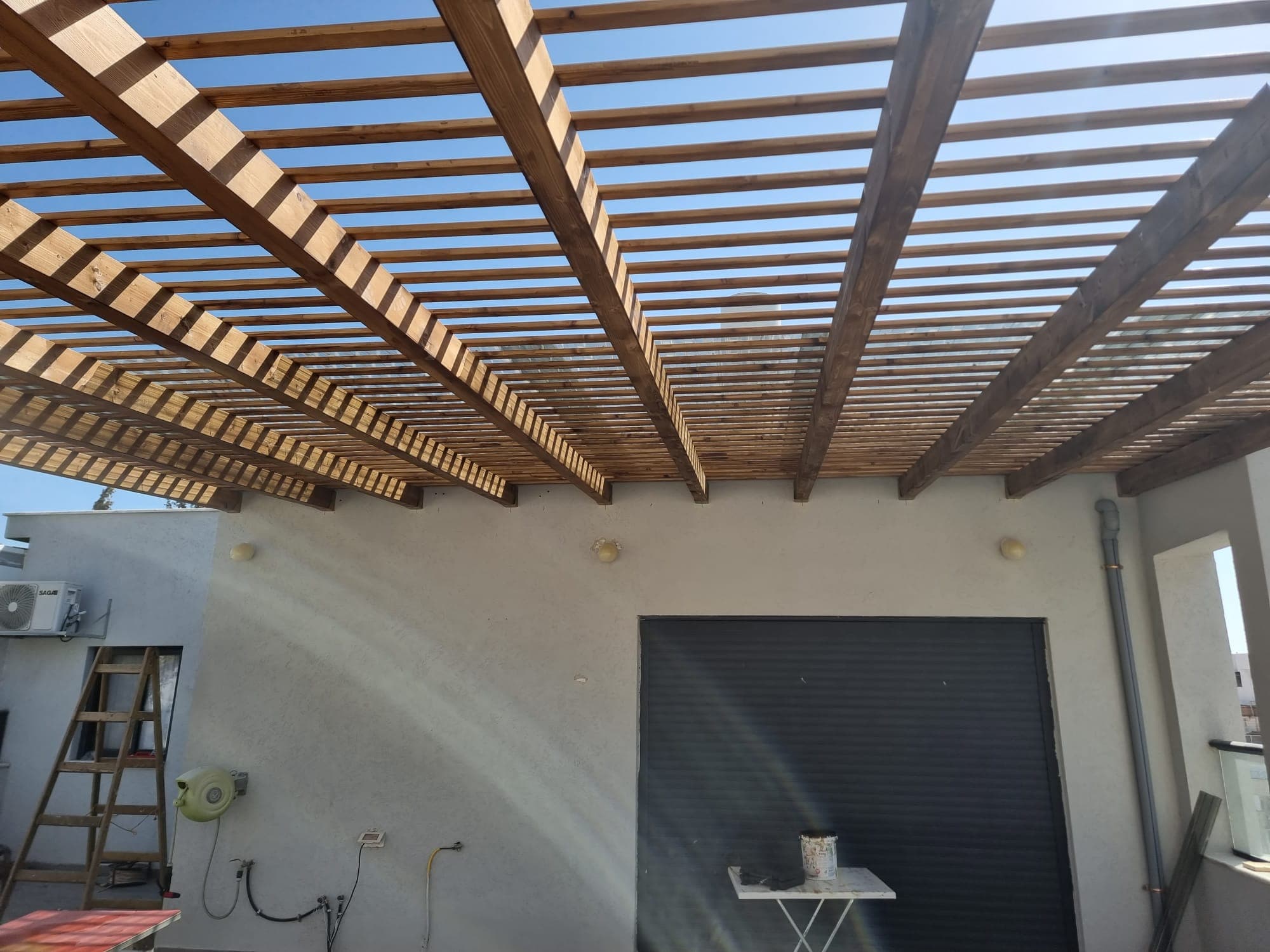 פרגולה או גג – עבודת מסגרות