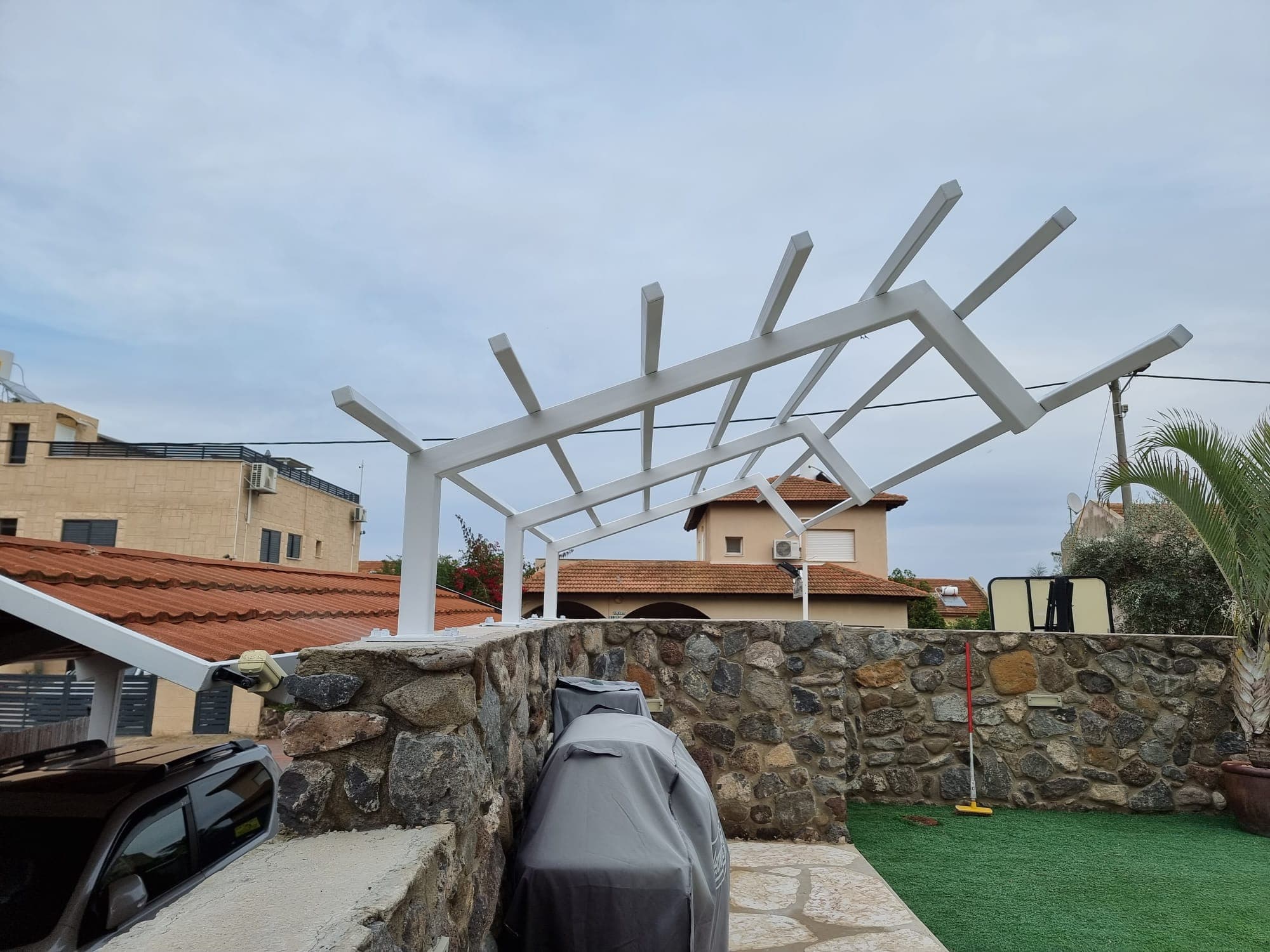 פרגולה או גג – עבודת מסגרות