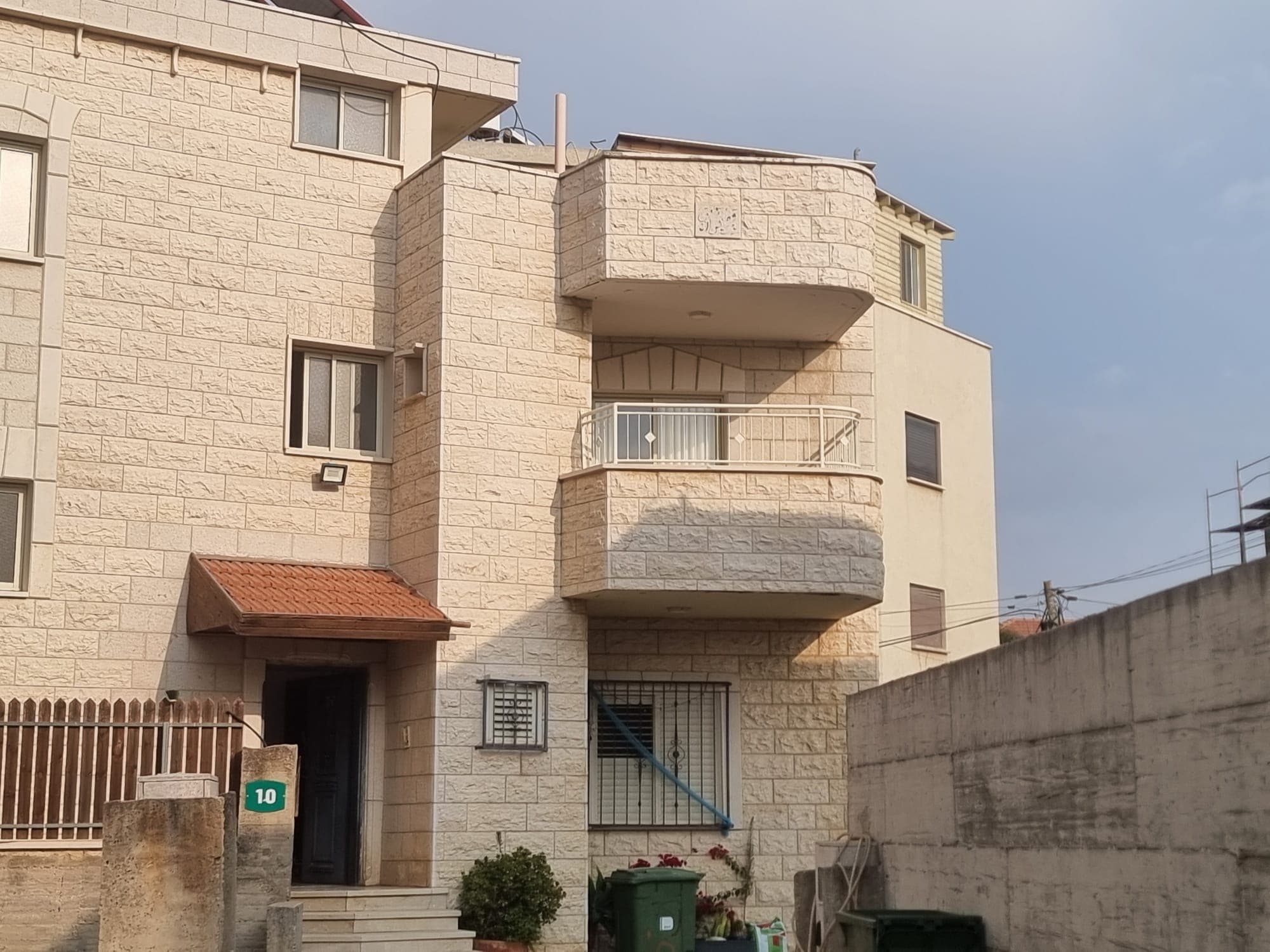 מעקה מדרגות – עבודת מסגרות