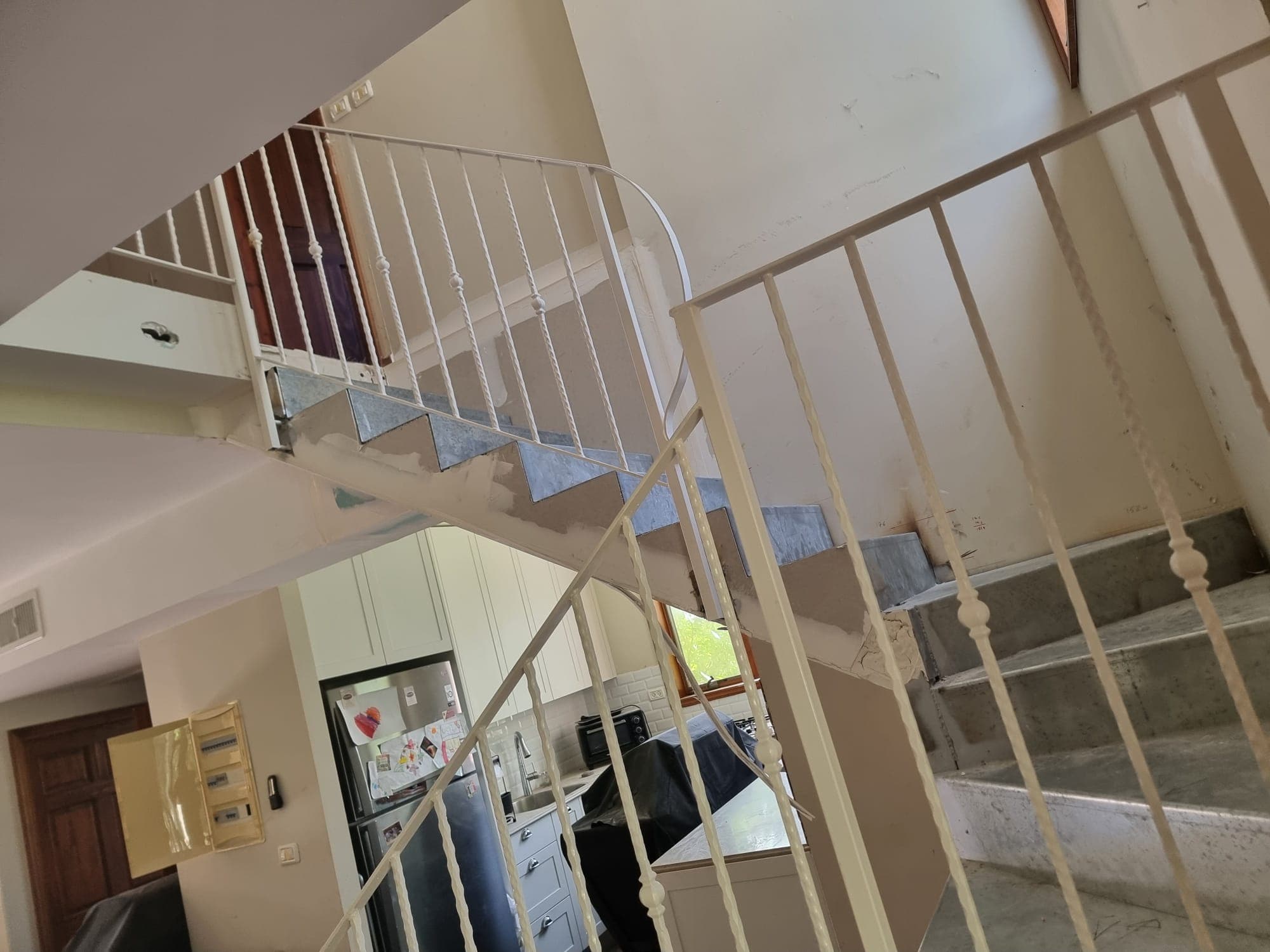 מעקה מדרגות – עבודת מסגרות