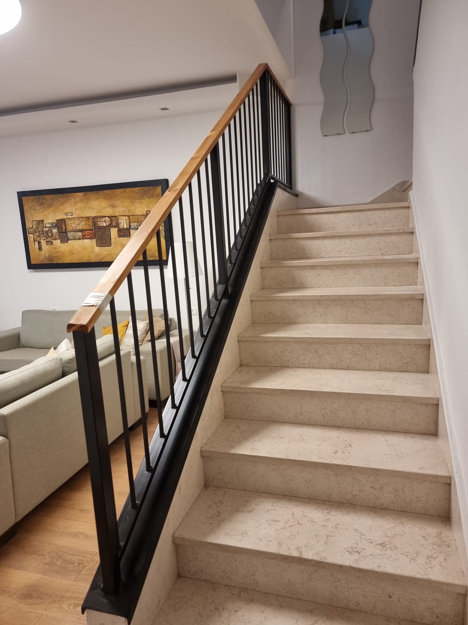 מעקה מדרגות – עבודת מסגרות