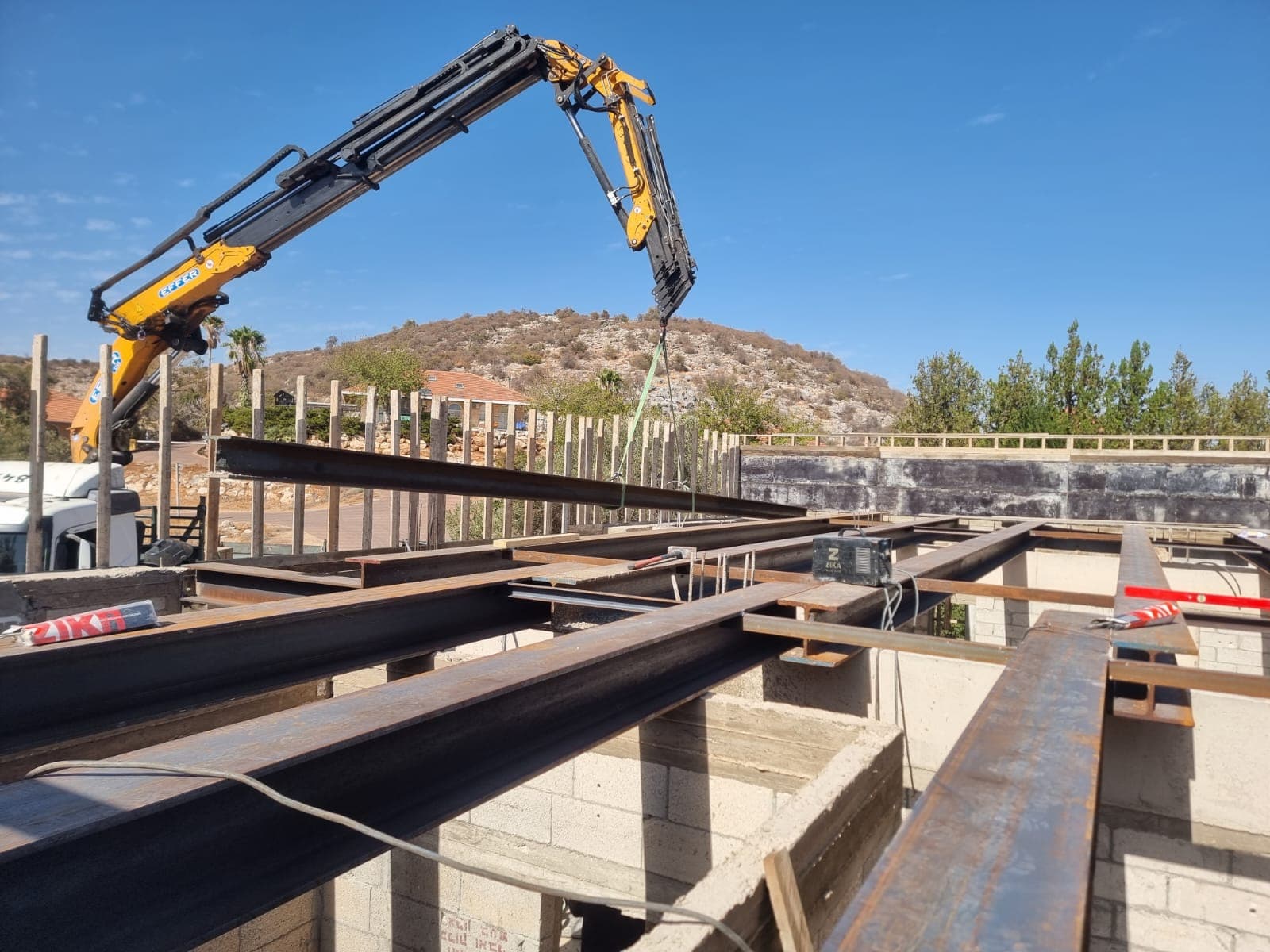 חיזוק מבנה או מרפסת – קורות ועמודים