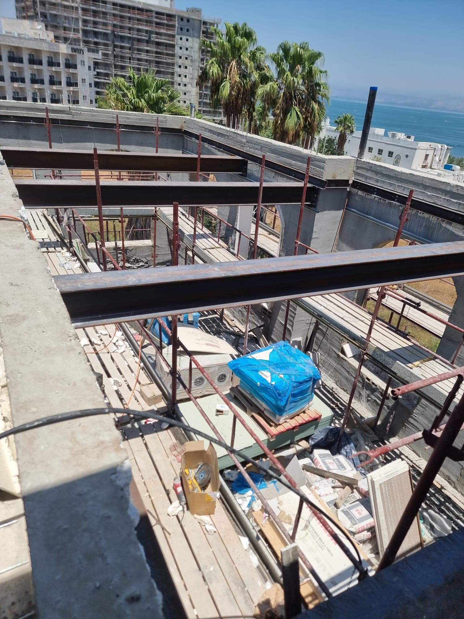 חיזוק מבנה או מרפסת – קורות ועמודים