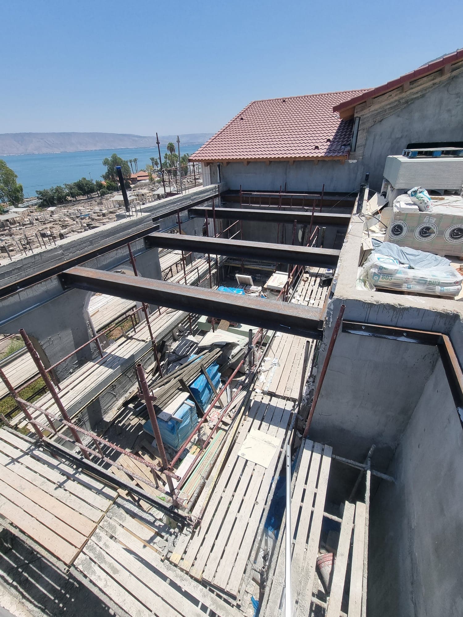 חיזוק מבנה או מרפסת – קורות ועמודים