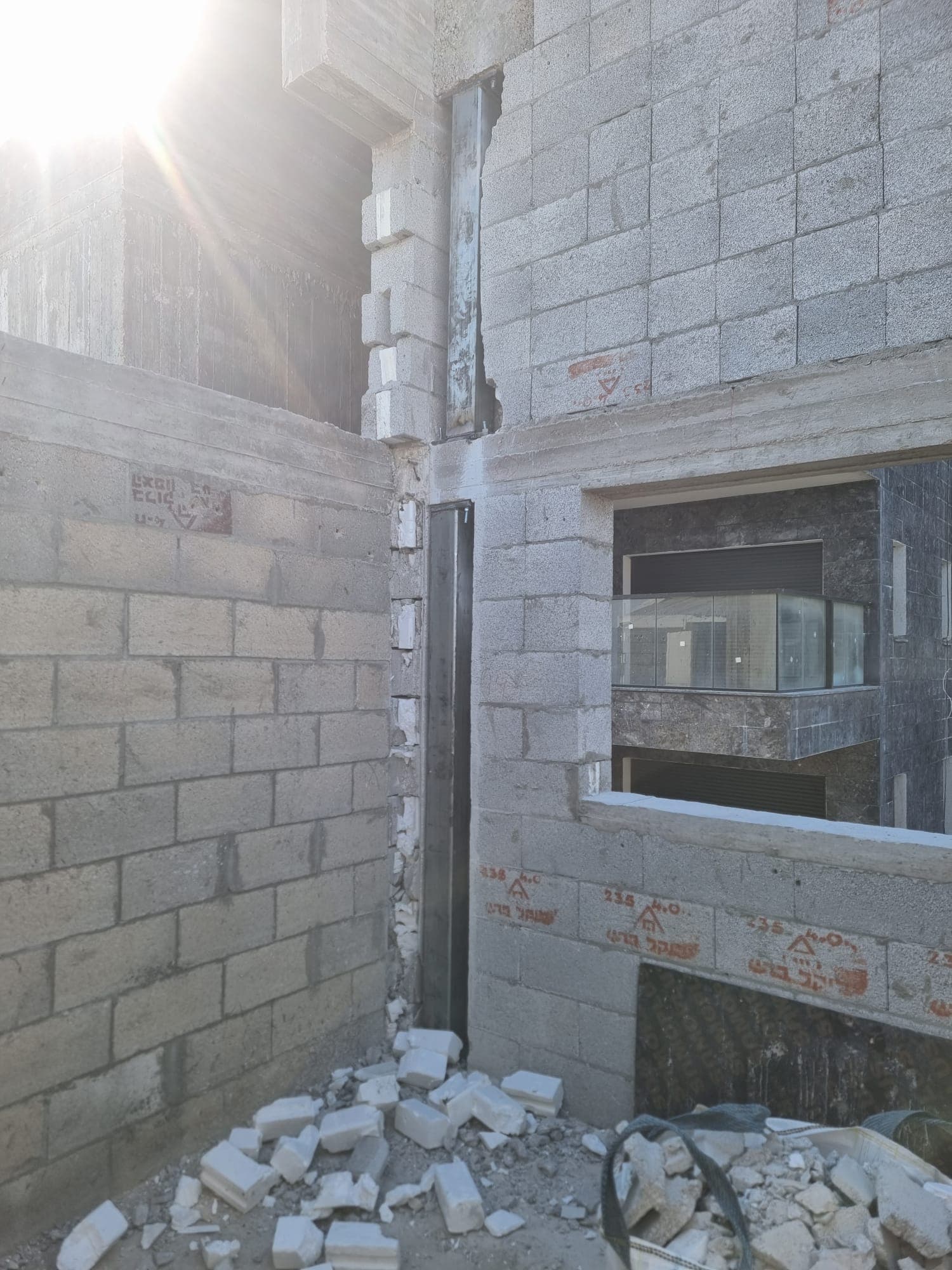 חיזוק מבנה או מרפסת – קורות ועמודים