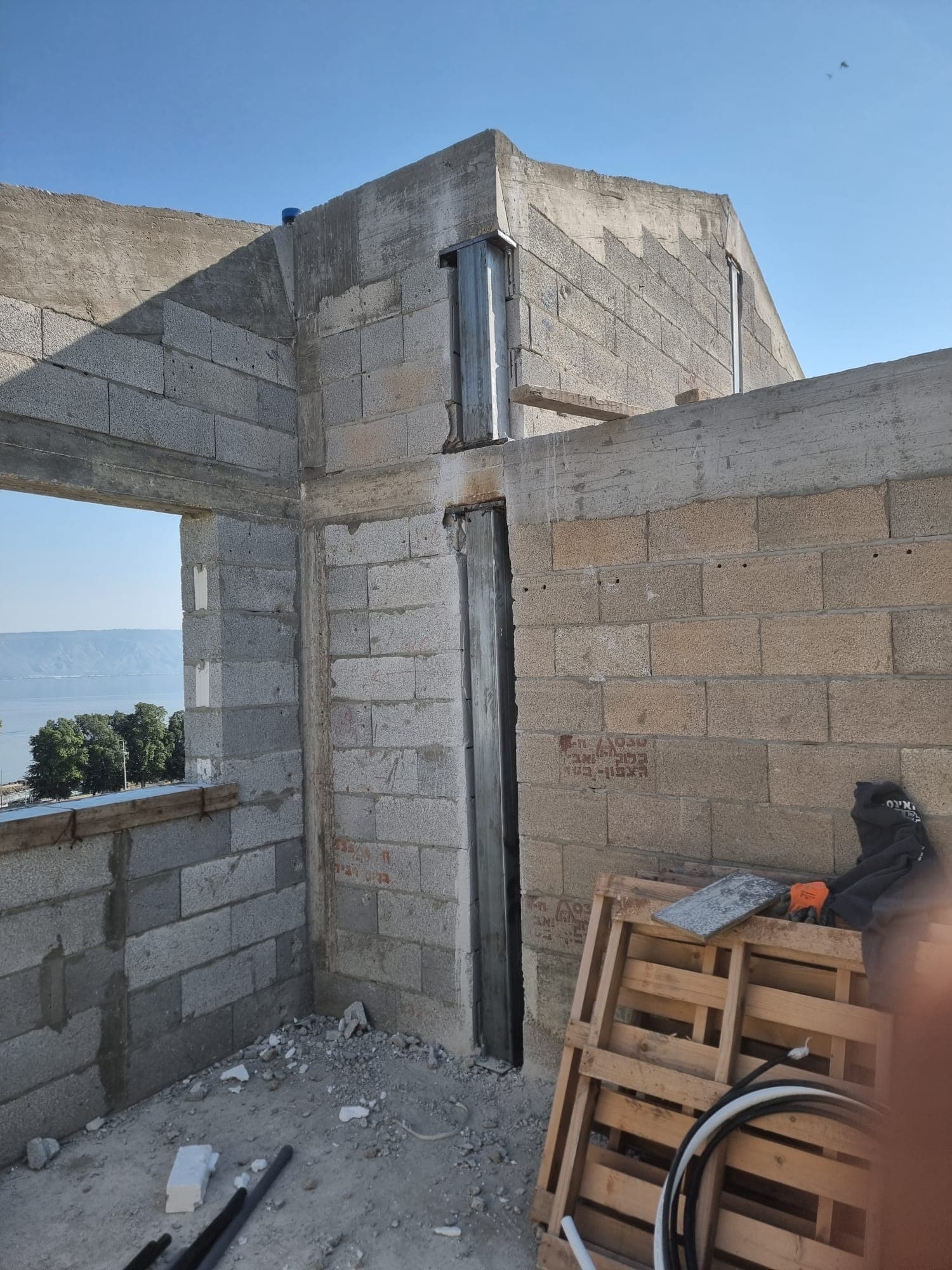 חיזוק מבנה או מרפסת – קורות ועמודים