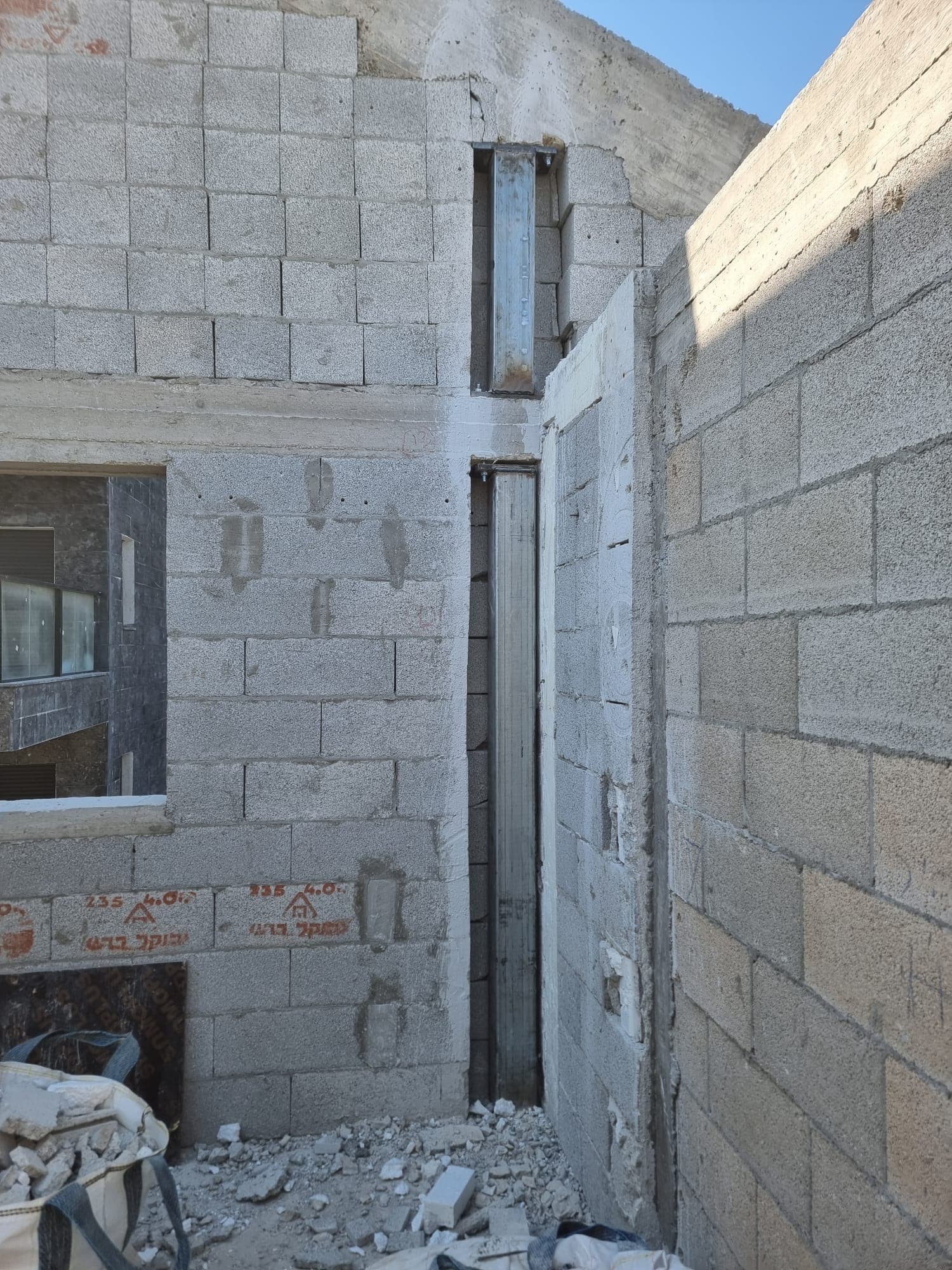 חיזוק מבנה או מרפסת – קורות ועמודים