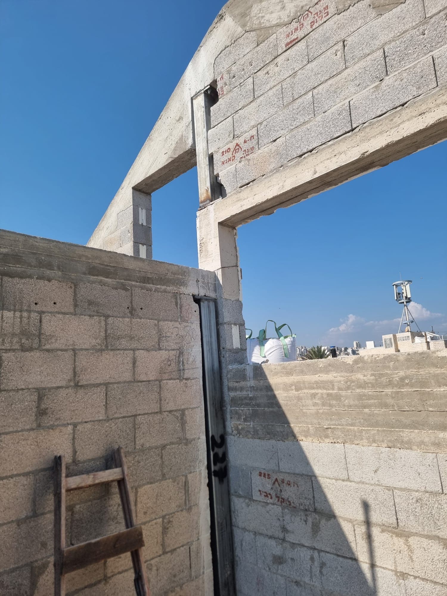 חיזוק מבנה או מרפסת – קורות ועמודים