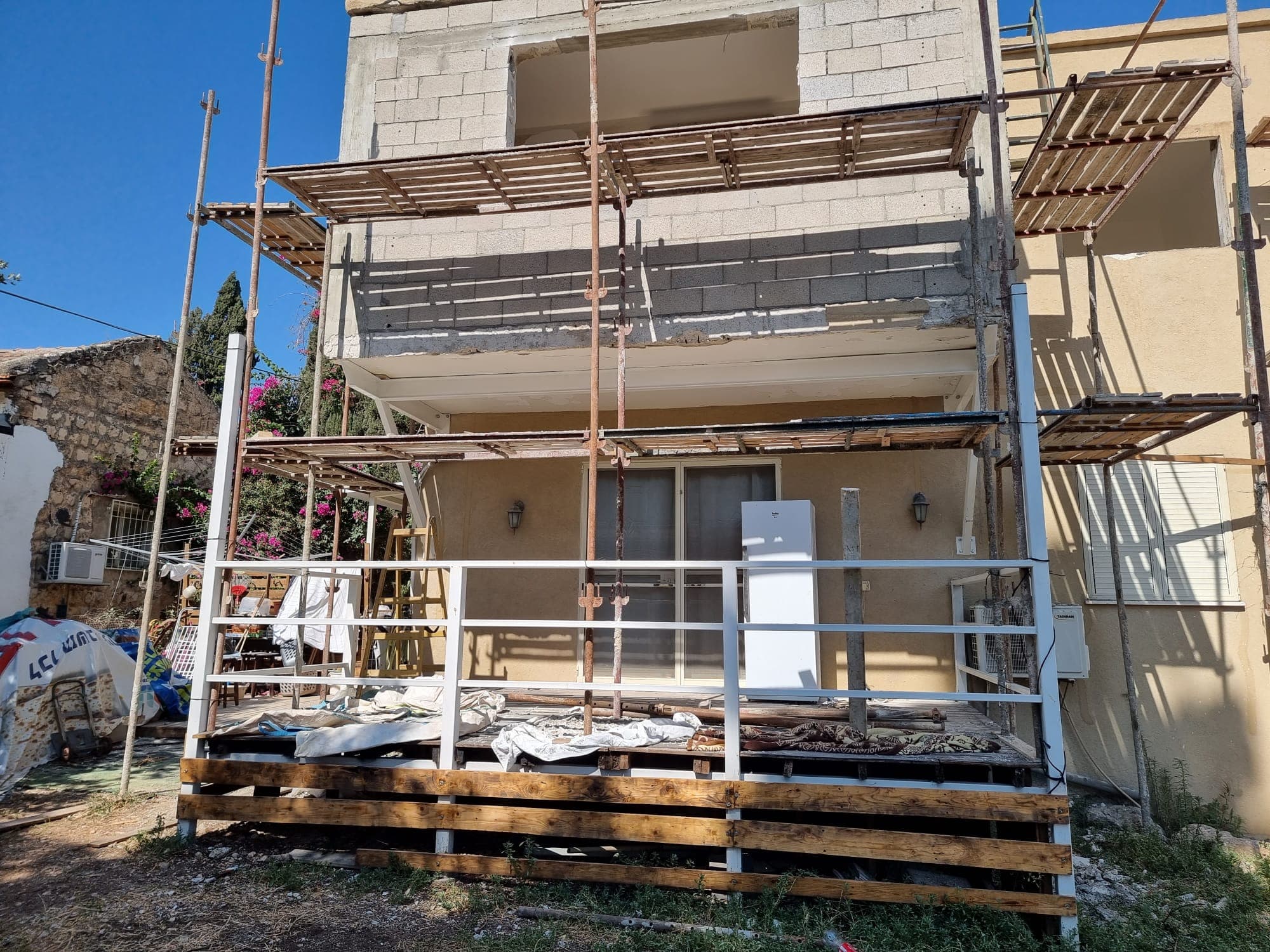 חיזוק מבנה או מרפסת – קורות ועמודים