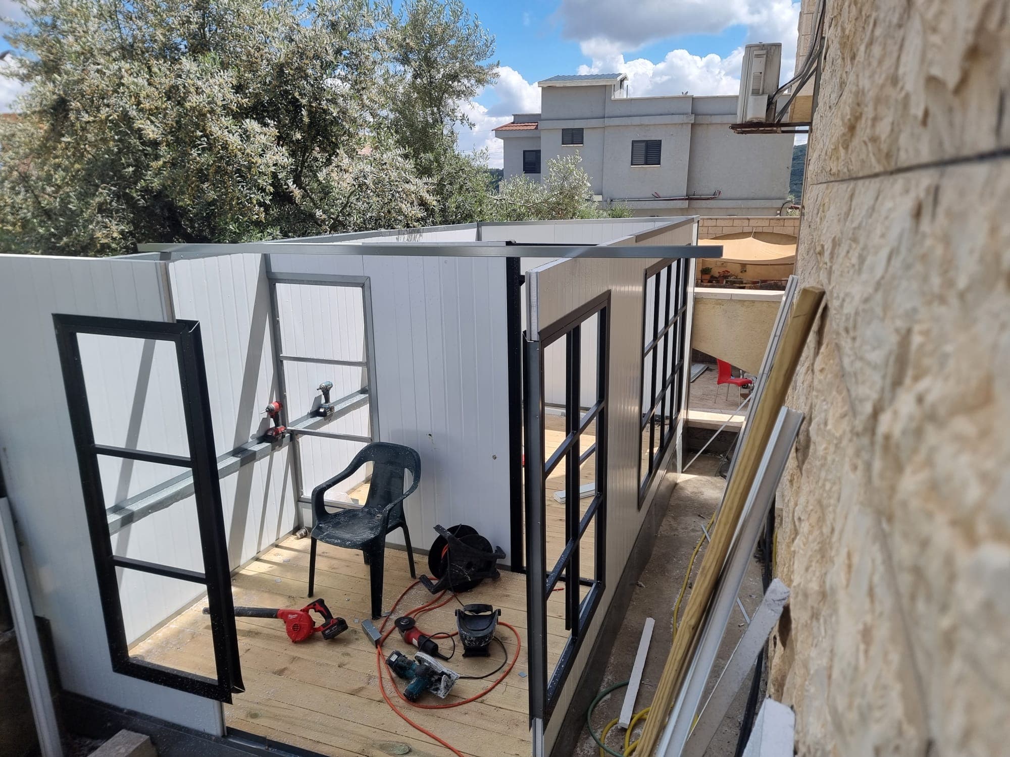 מחסן או חדר ברזל – מבנה קל