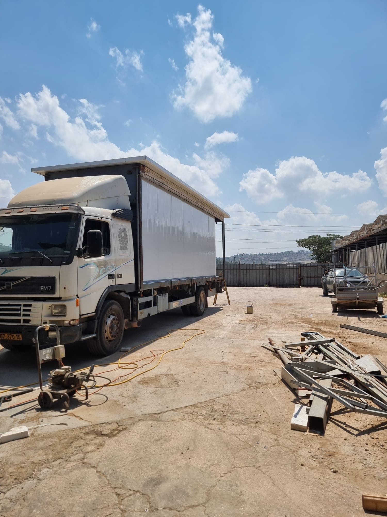 מחסן או חדר ברזל – מבנה קל