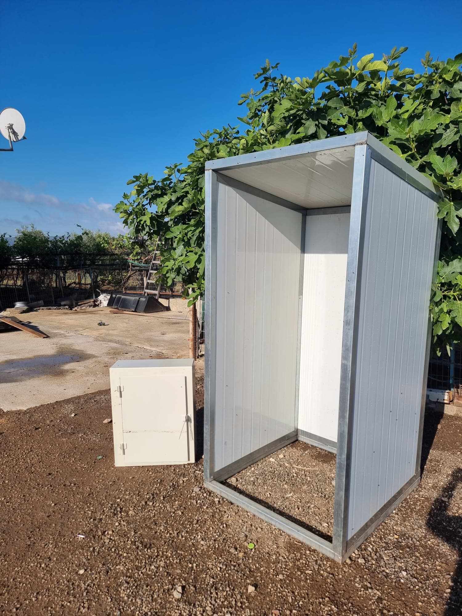 מחסן או חדר ברזל – מבנה קל