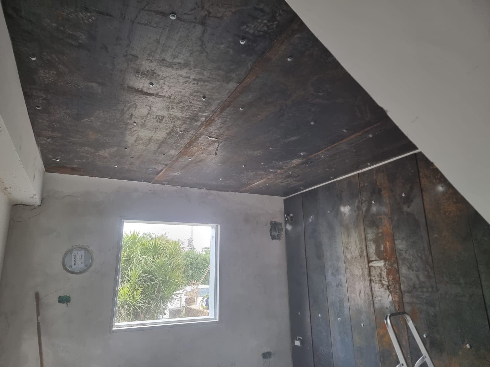 מחסן או חדר ברזל – מבנה קל